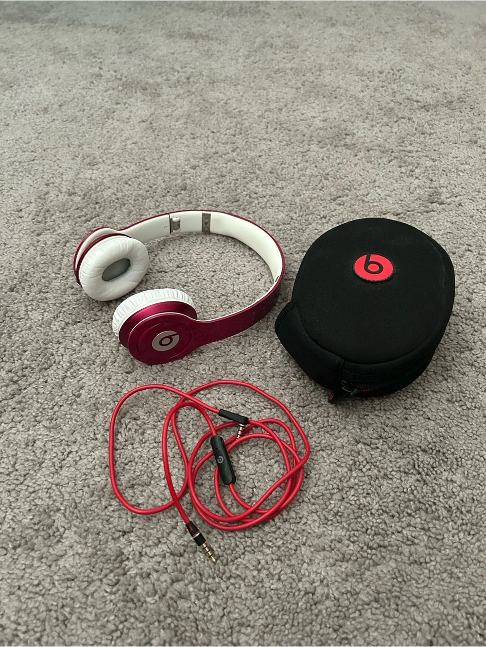 Beats by Dre Magenta/White On-Ear Headphones with Black Zip Case